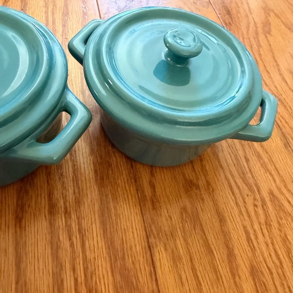 Celebrate It Lot of 2 Mini Ceramic Casserole Dish Set with lid handles Cocottes